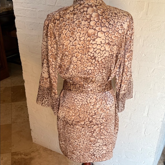 August Silk Giraffe Pattern sleepwear in Brown and Cream - Picture 4 of 6